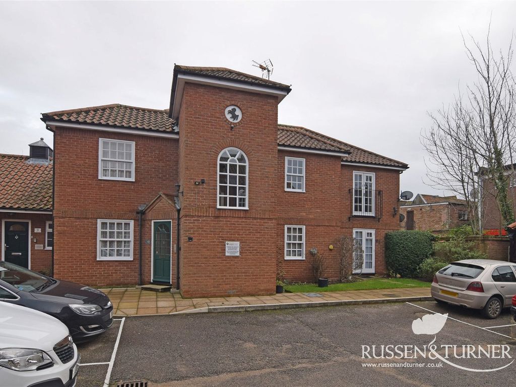 2 bed flat for sale in Chapel Street, King's Lynn PE30, £120,000