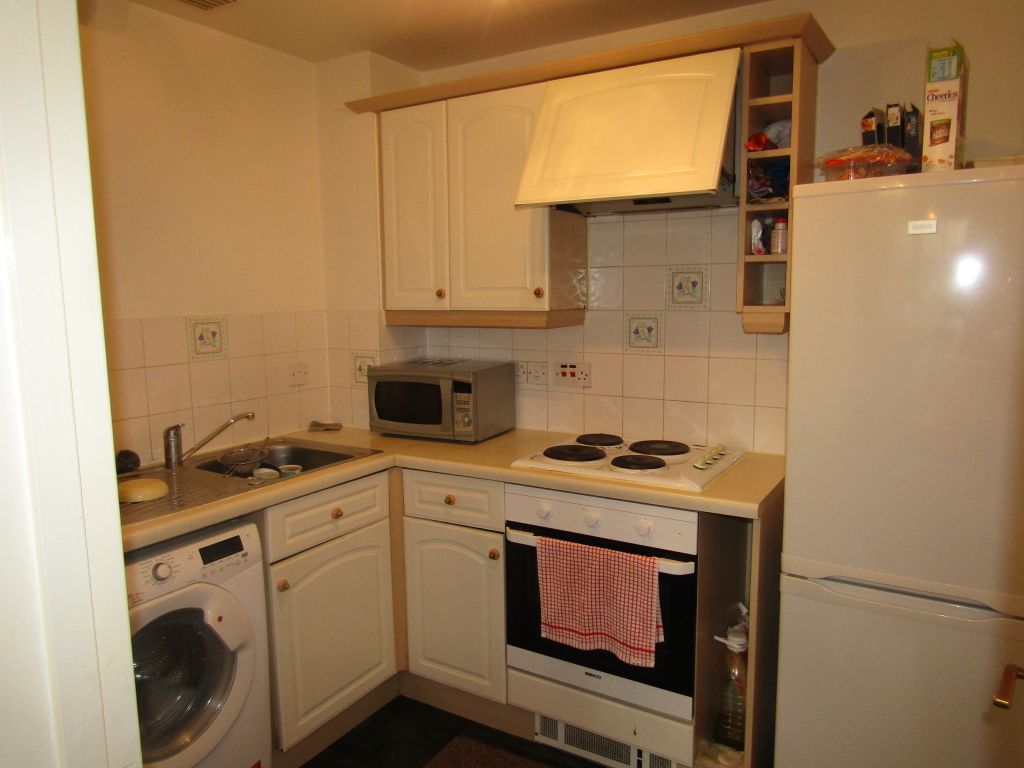 1 bed flat to rent in Chamberlayne Avenue, Wembley HA9, £1,300 pcm