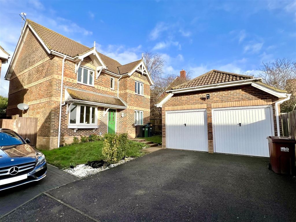 4 bed detached house for sale in Castle Bolton, Eastbourne BN23, £489,950