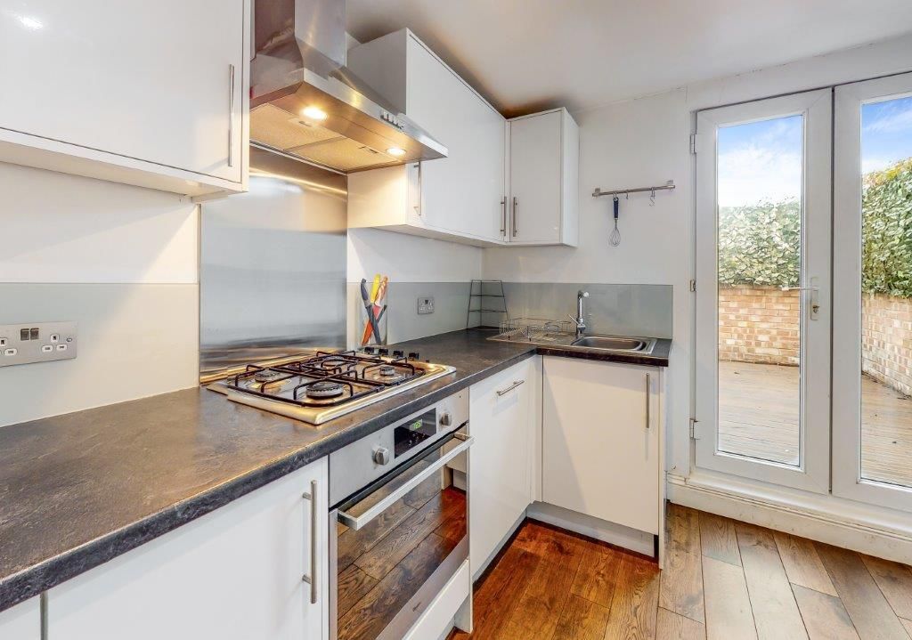 1 bed flat to rent in Portobello Road, London W10, £2,492 pcm