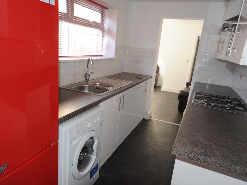 3 bed detached house to rent in Holly Street, Middlesbrough, North Yorkshire TS1, £900 pcm