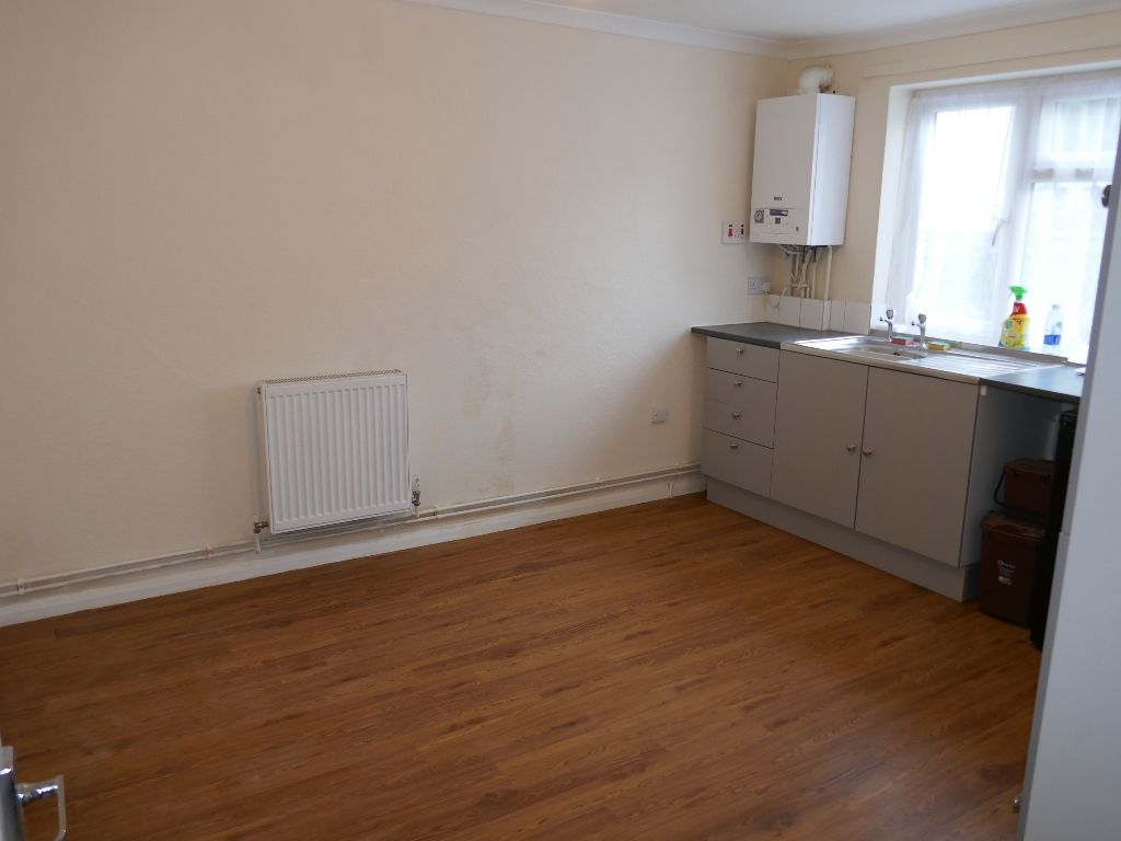 1 bed flat to rent in Earle Street, Yeovil BA20, £525 pcm