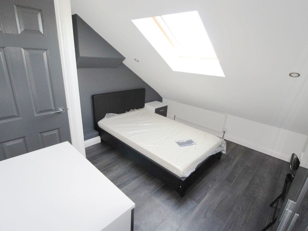 Room to rent in Coronation Road, Stoke, Coventry CV1, £385 pcm