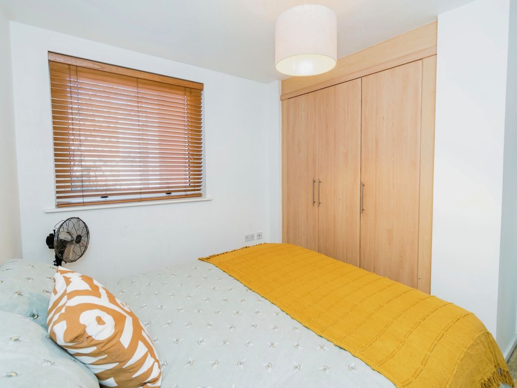 1 bed flat for sale in Channel Way, Southampton, Hampshire SO14, £165,000
