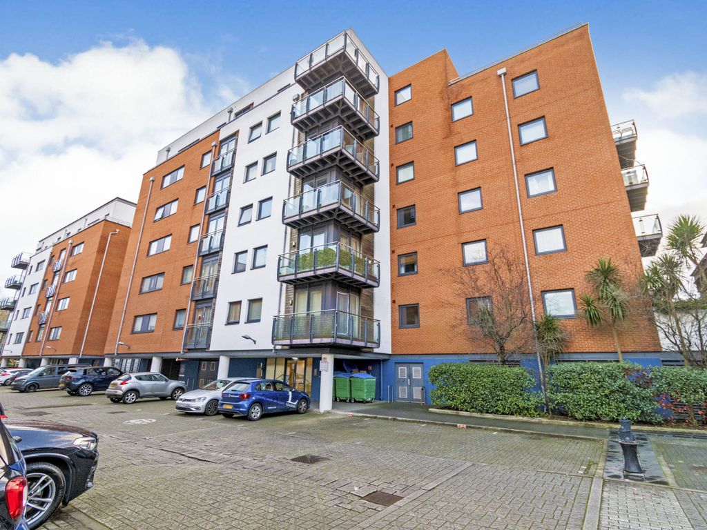 1 bed flat for sale in Channel Way, Southampton, Hampshire SO14, £165,000