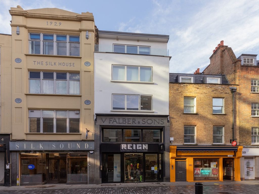 1 bed flat to rent in Berwick Street, Soho W1F, £2,145 pcm