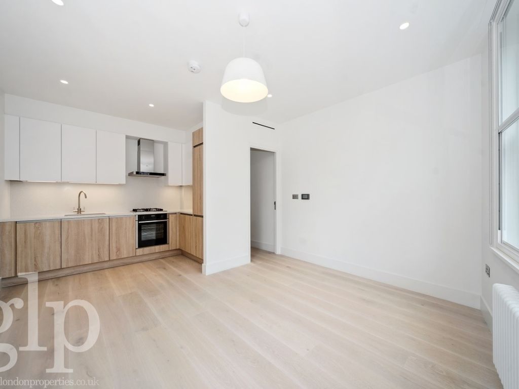 2 bed flat to rent in Little Newport Street, London WC2H, £3,445 pcm