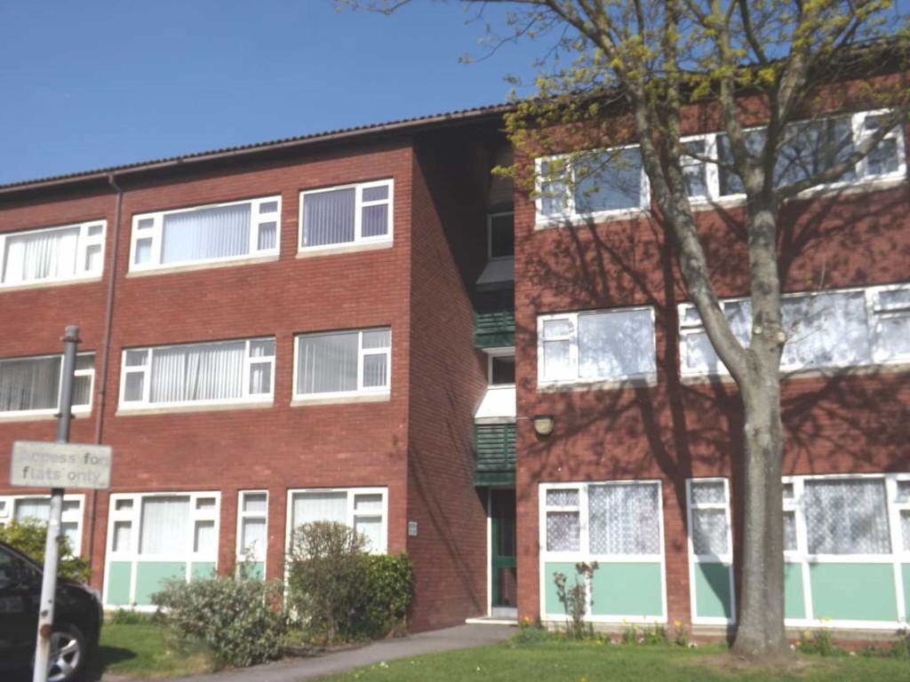 2 bed flat to rent in Whitbeck Court, Newcastle Upon Tyne NE5, £600 pcm