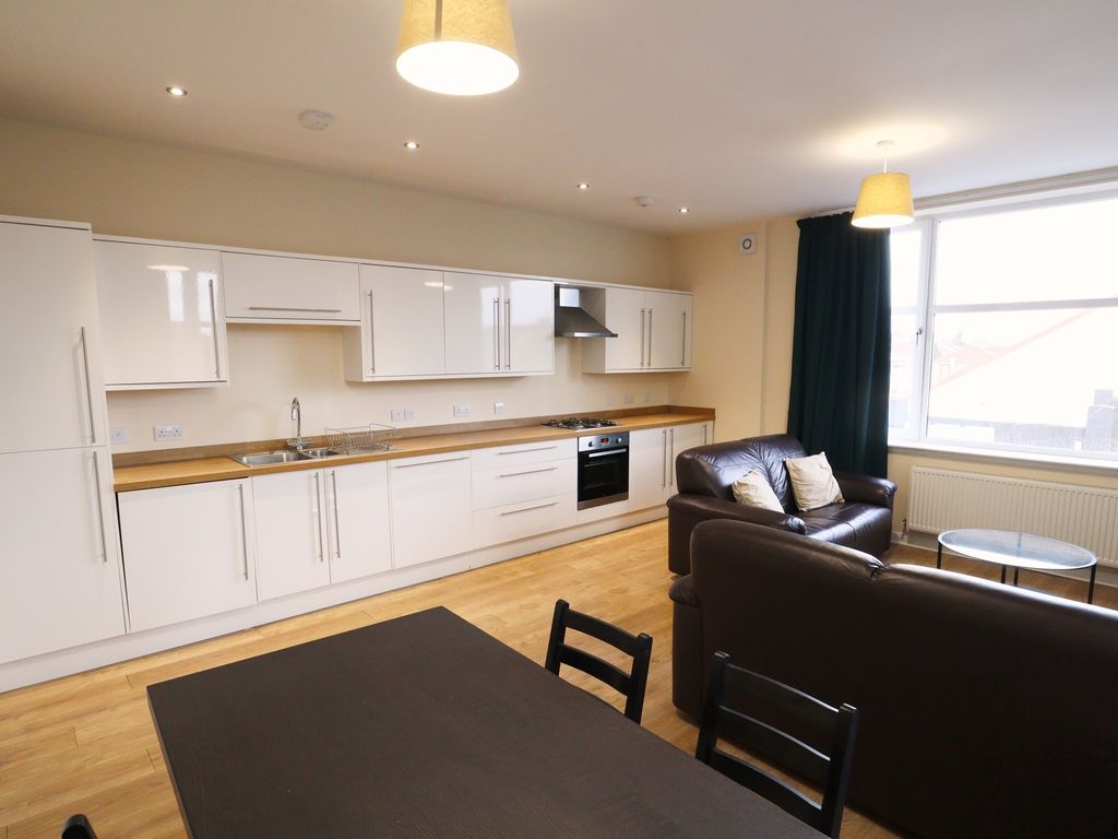 2 bed flat to rent in Castlemilk Road, Glasgow G44, £850 pcm