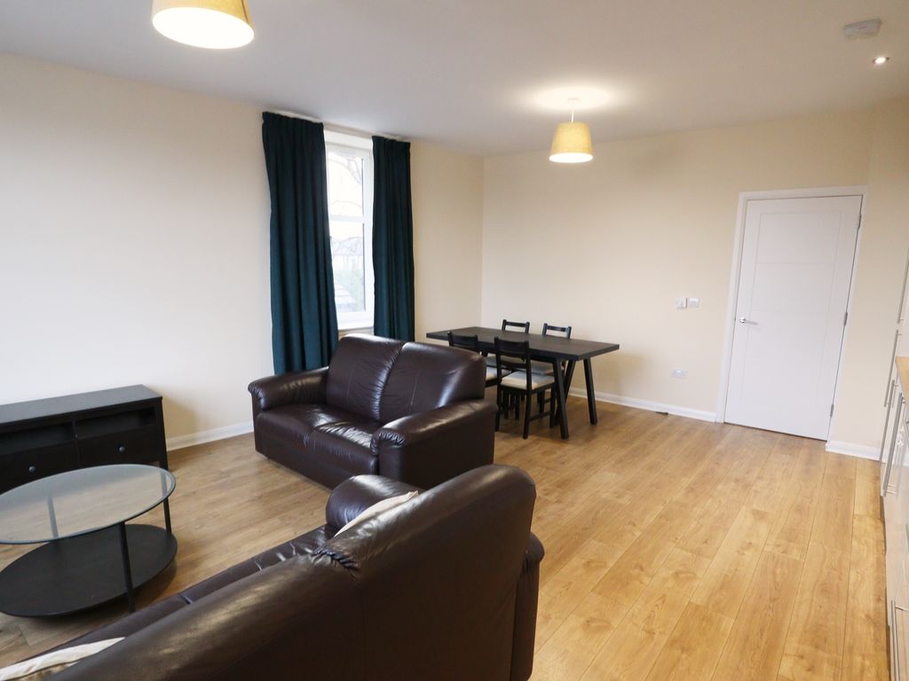 2 bed flat to rent in Castlemilk Road, Glasgow G44, £850 pcm