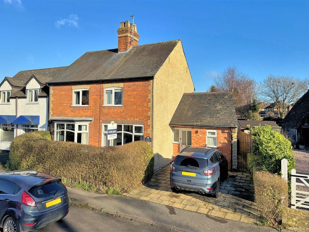 3 bed cottage for sale in Risborough Road, Stoke Mandeville, Aylesbury HP22, £595,000