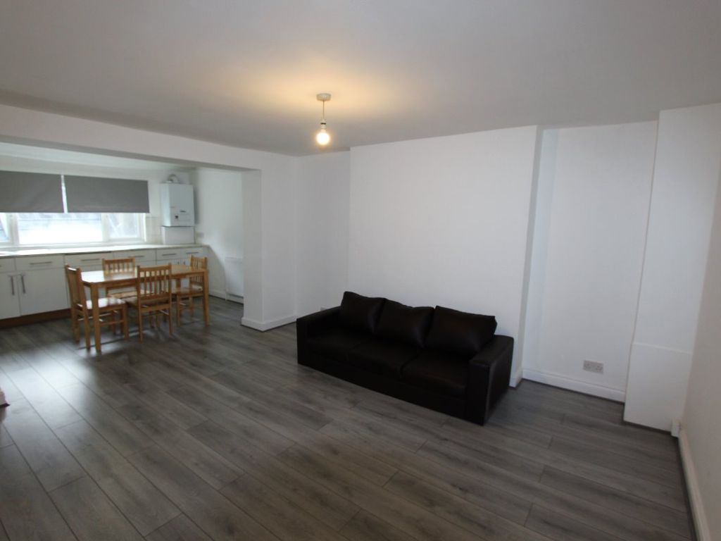 2 bed flat to rent in Seven Sisters Road, London N7, £1,795 pcm