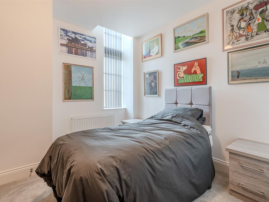 2 bed flat for sale in Bishopthorpe Road, York YO23, £425,000