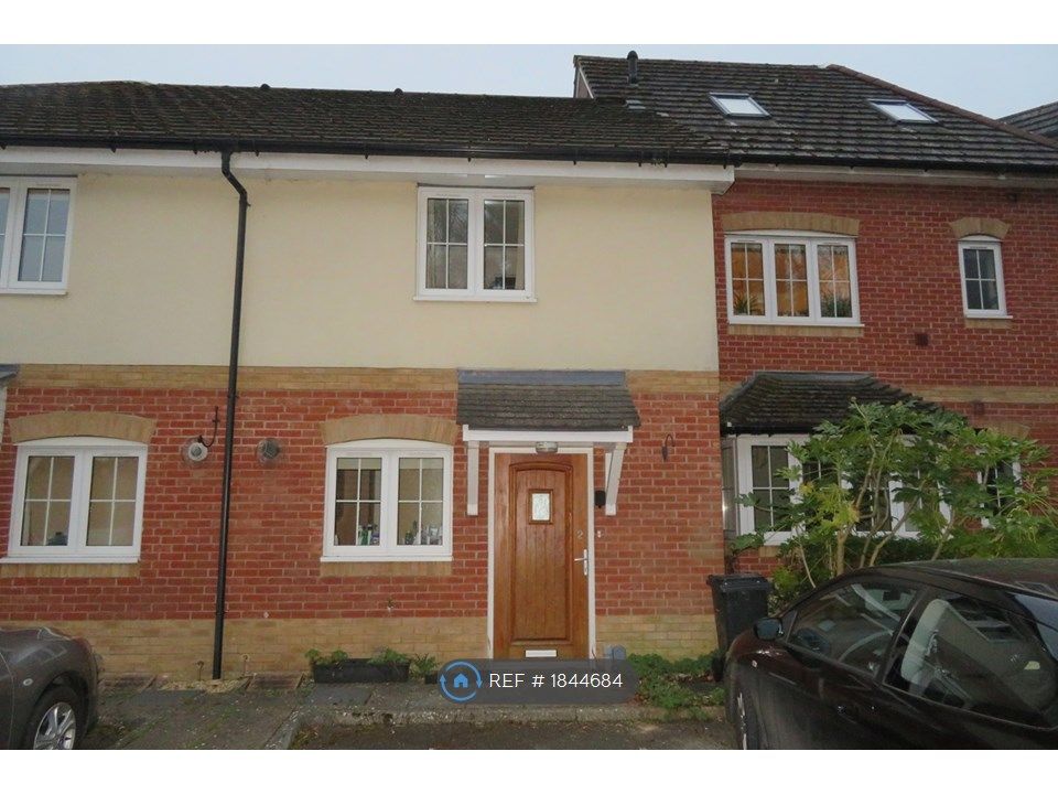 2 bed terraced house to rent in Grove Place, Winchester SO22, £1,395 pcm