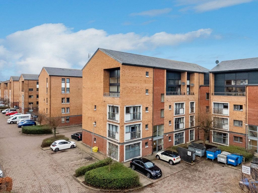 3 bed flat for sale in Minerva Way, Glasgow G3, £290,000