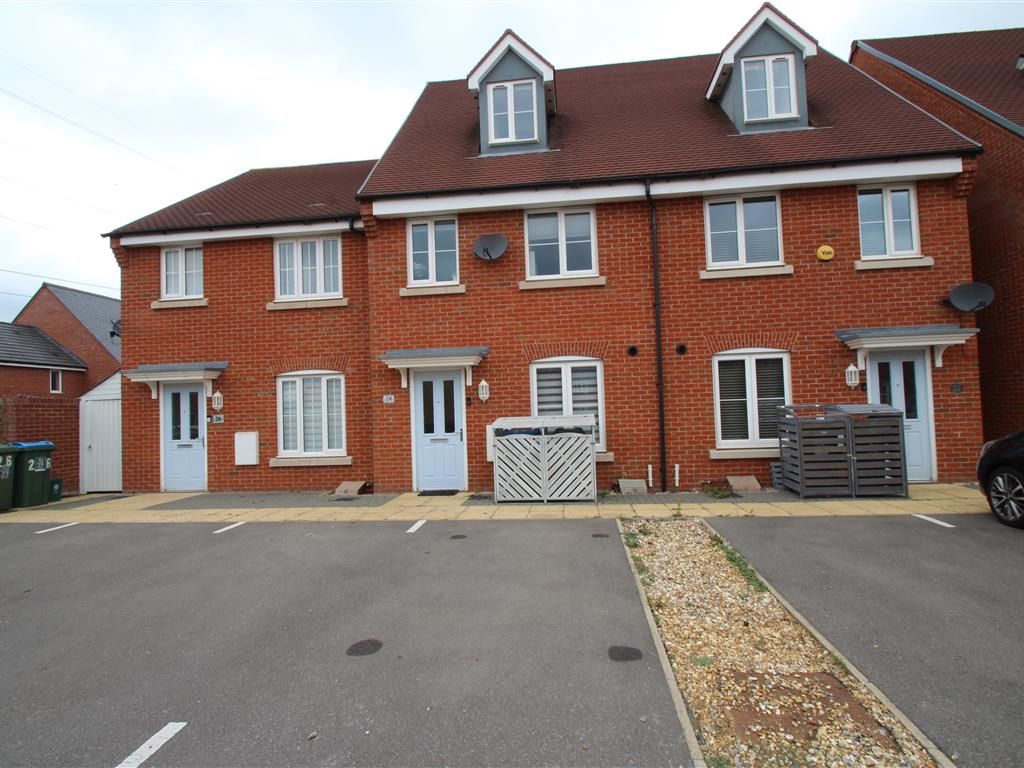 3 bed town house to rent in Merton Close, Aylesbury HP18, £1,900 pcm