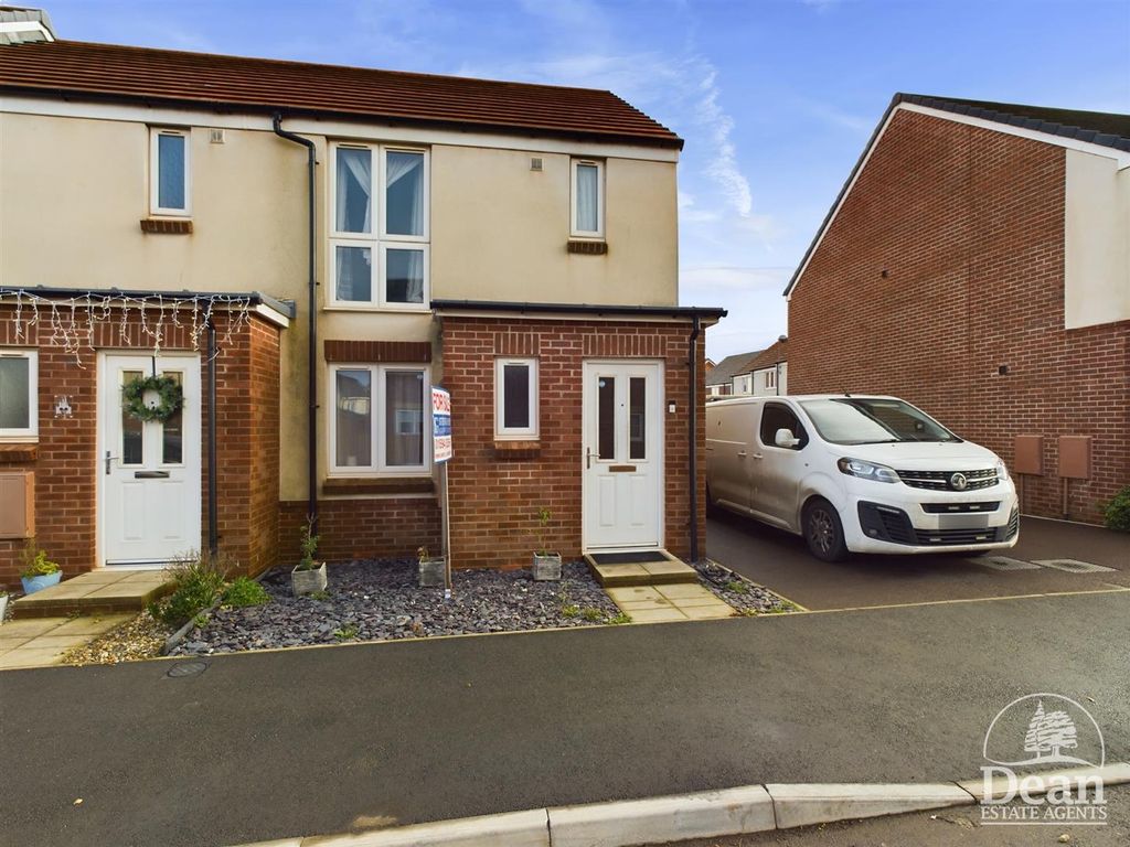 2 bed end terrace house for sale in Par Four Lane, Lydney GL15, £200,000