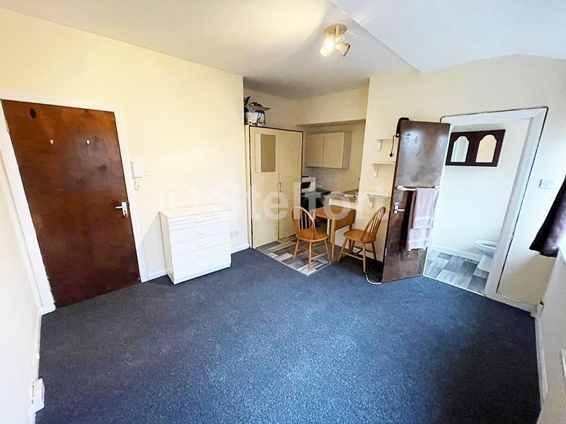 Studio to rent in Colney Hatch Lane, London N10, £1,175 pcm