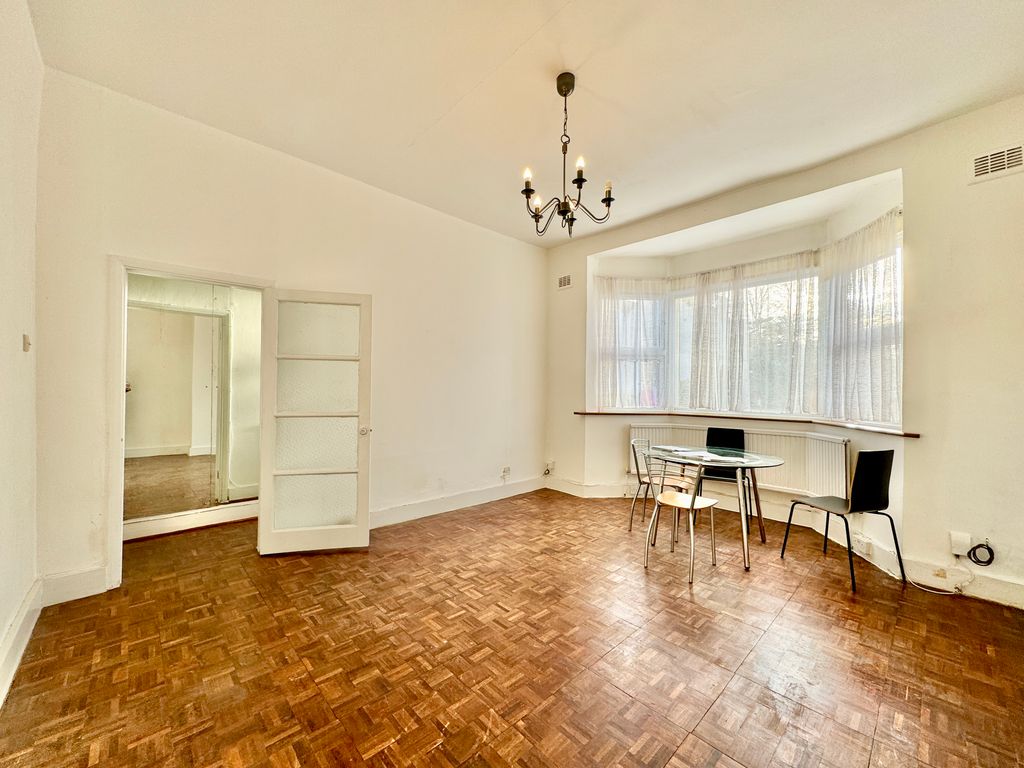 2 bed flat to rent in Lichfield Grove, London N3, £1,600 pcm