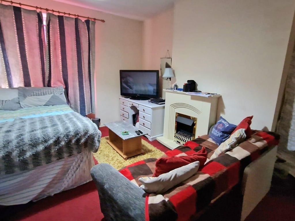 1 bed flat for sale in St. Peter Street, Tiverton EX16, £80,000
