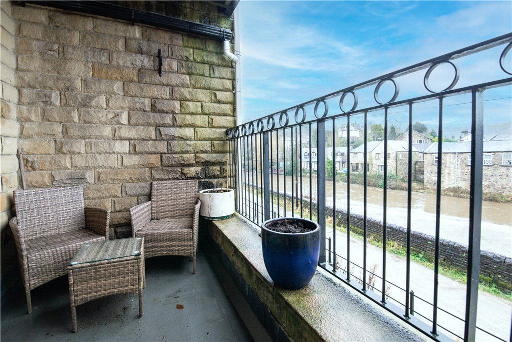 2 bed flat for sale in Ireland Street, Bingley, West Yorkshire BD16, £184,950