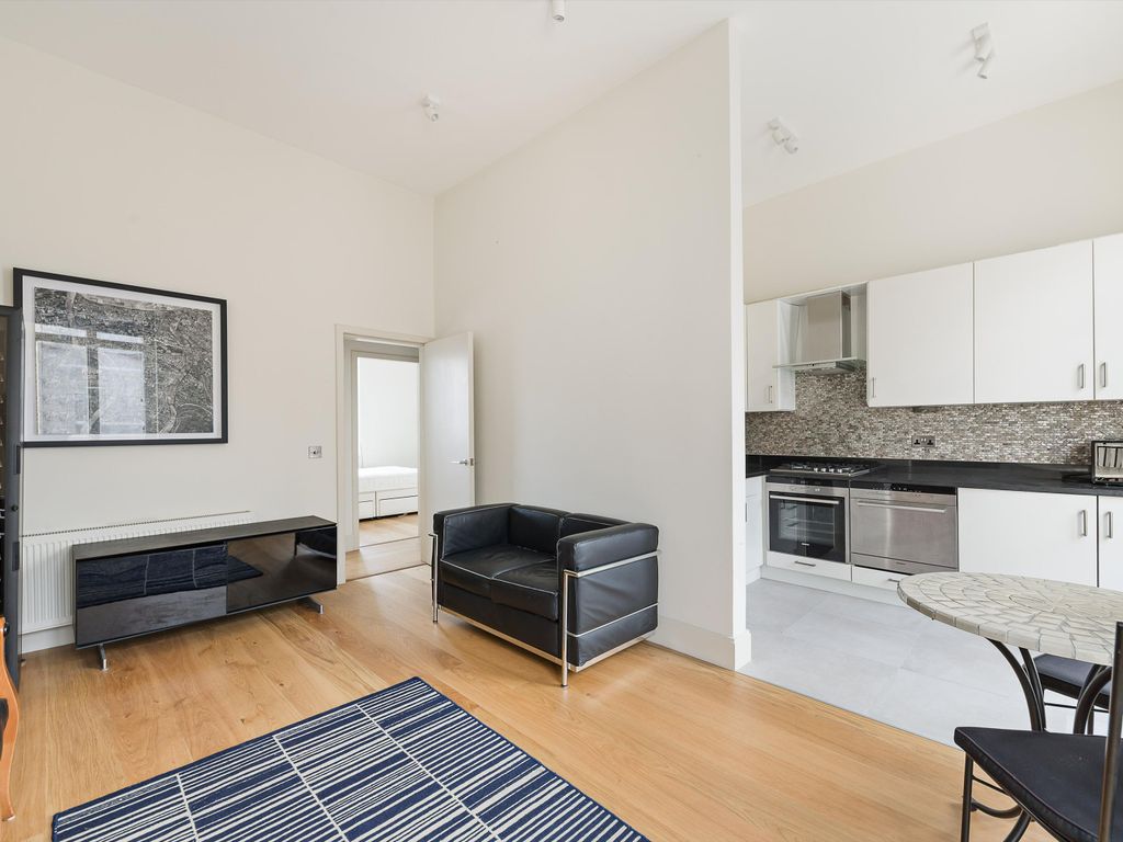 2 bed flat to rent in Oakley Street, London SW3, £2,817 pcm