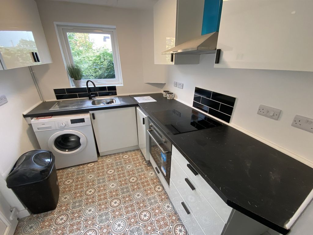4 bed terraced house to rent in Queens Road, Beeston NG9, £2,340 pcm