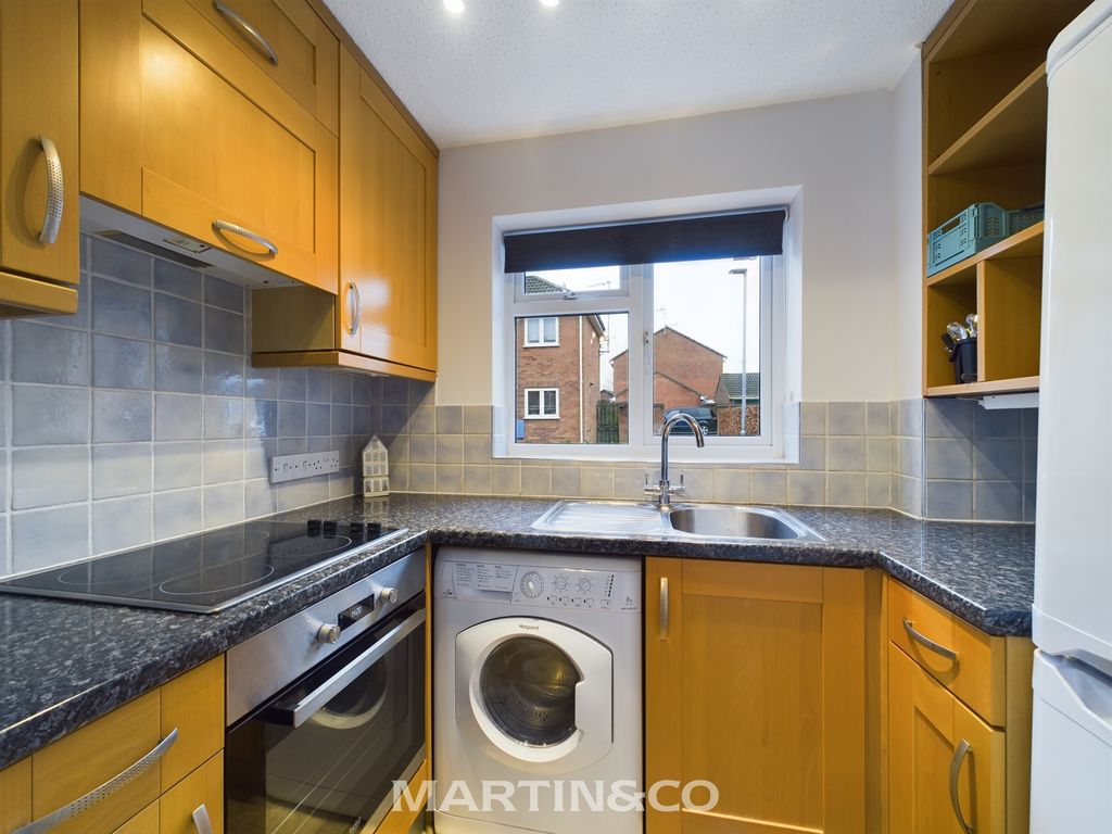 1 bed end terrace house for sale in Lalande Close, Wokingham RG41, £267,500