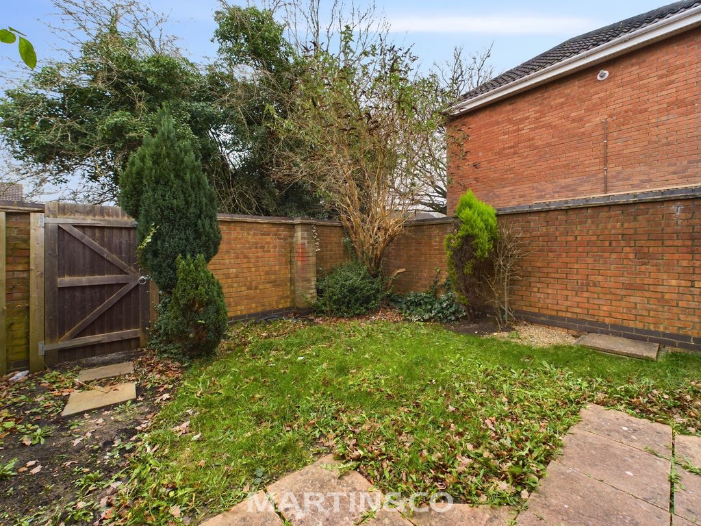 1 bed end terrace house for sale in Lalande Close, Wokingham RG41, £267,500