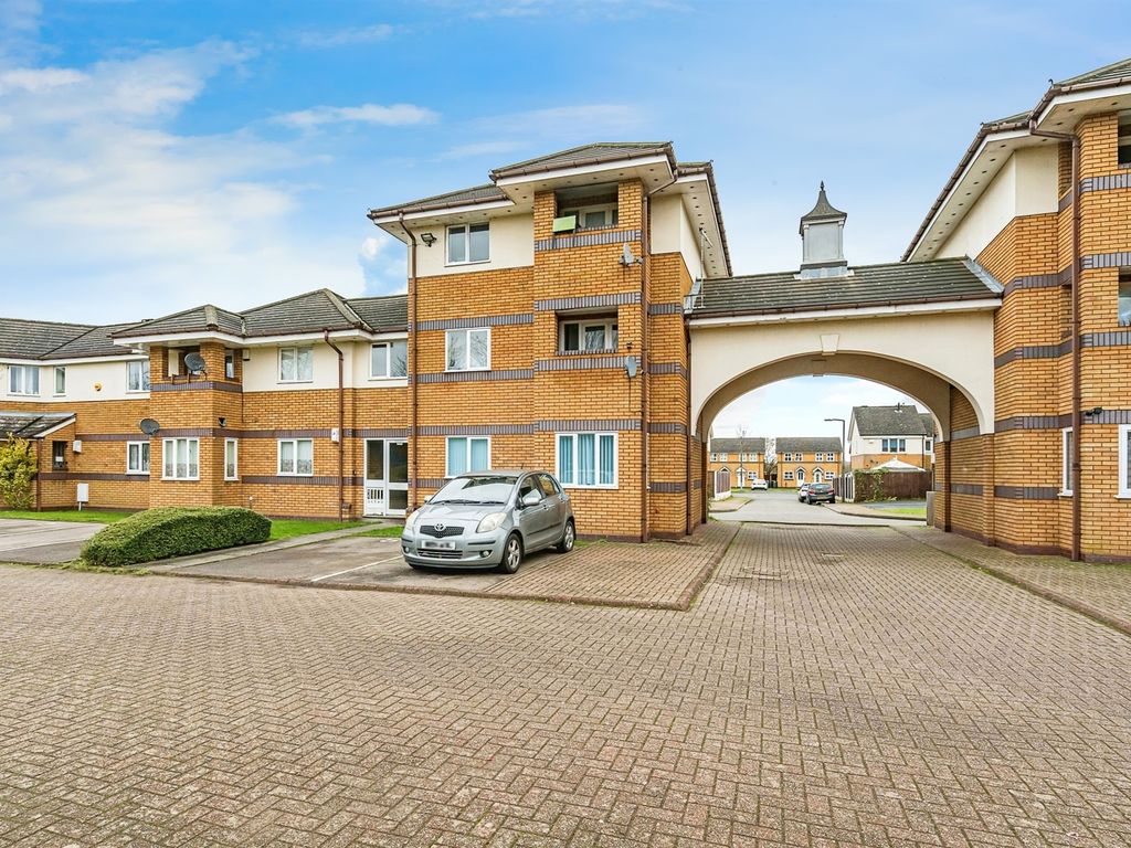 1 bed flat for sale in Oldbury B69, £70,000