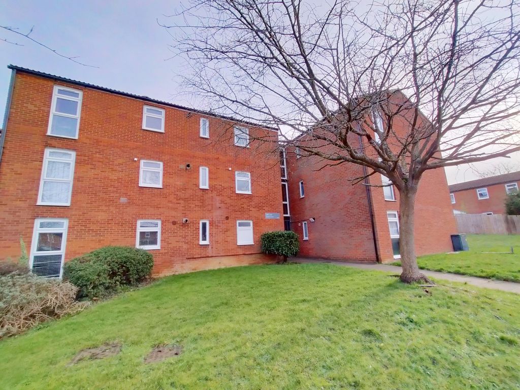 1 bed flat to rent in Hopton Road, Stevenage SG1, £950 pcm