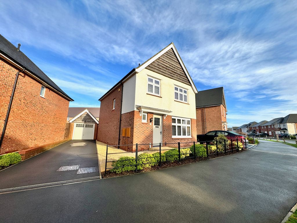 3 bed detached house for sale in Ernest Dawes Avenue, Priorslee, Telford TF2, £345,000