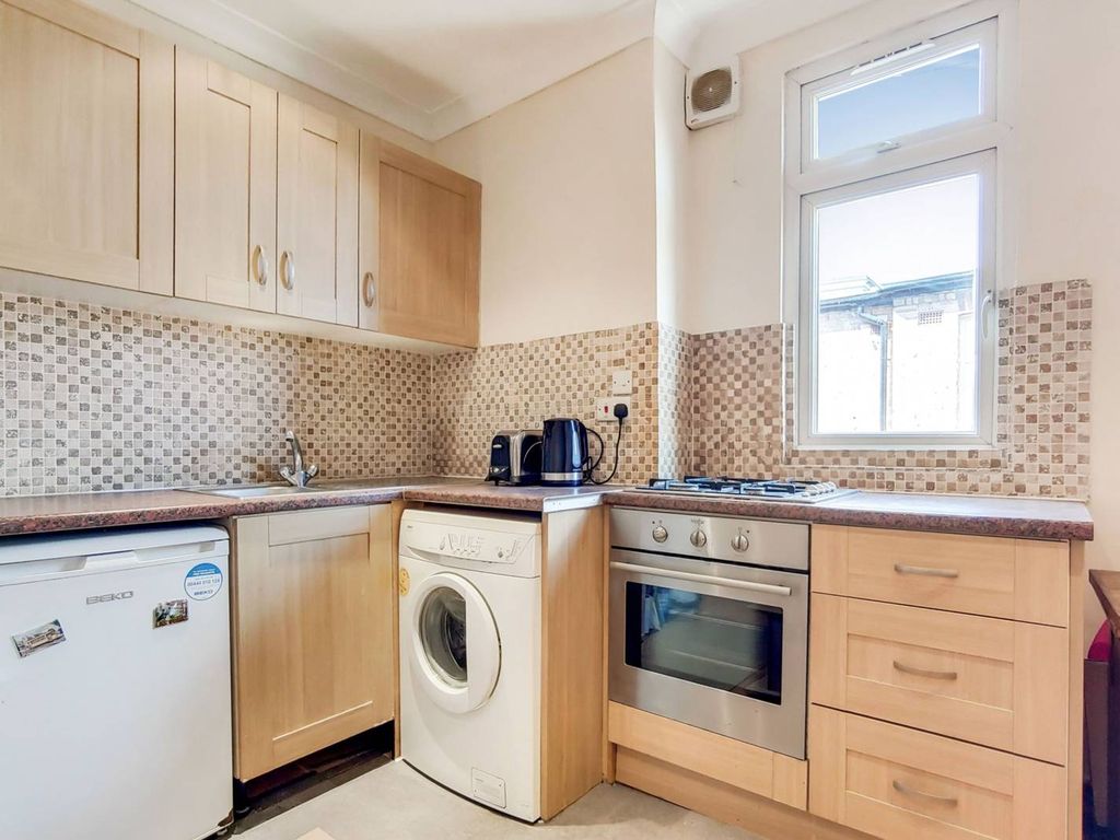 Studio to rent in Whitehall Gardens, Ealing Common, London W3, £1,375 pcm