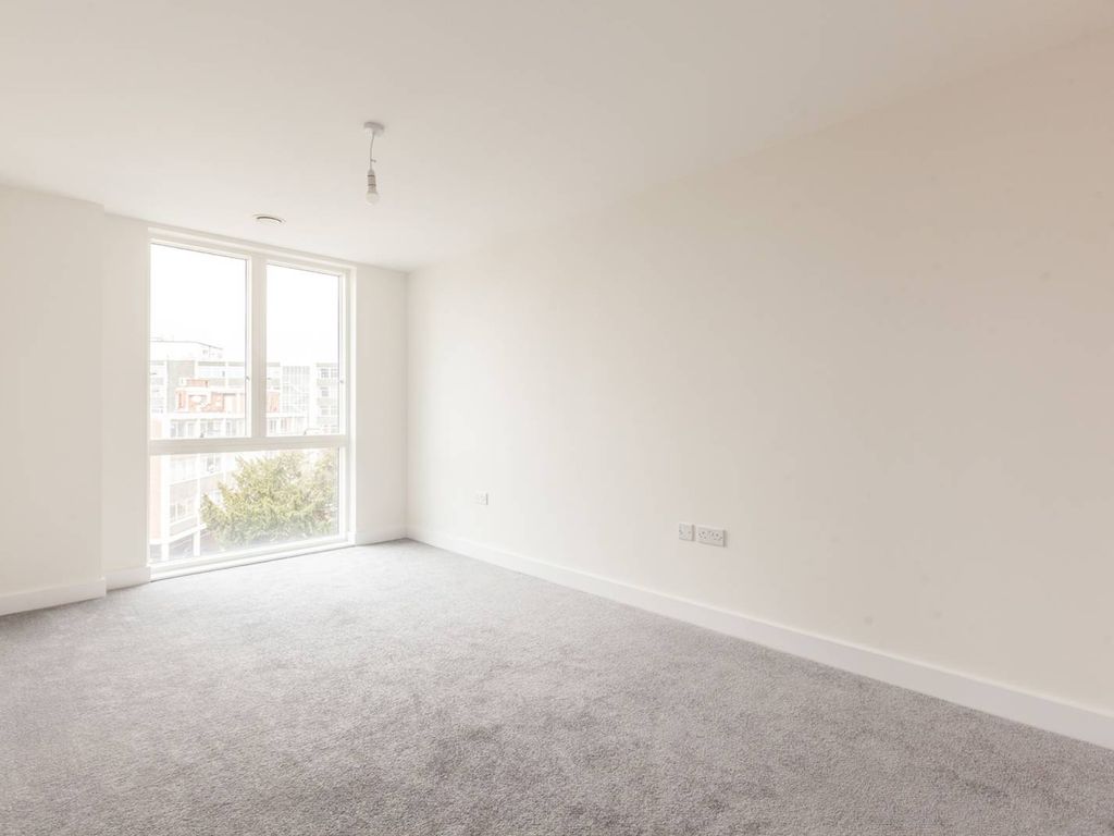 3 bed flat to rent in Gayton Road, Harrow HA1, £2,600 pcm