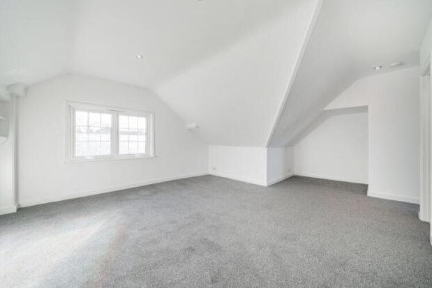 Room to rent in Mount Nod Road, London SW16, £900 pcm