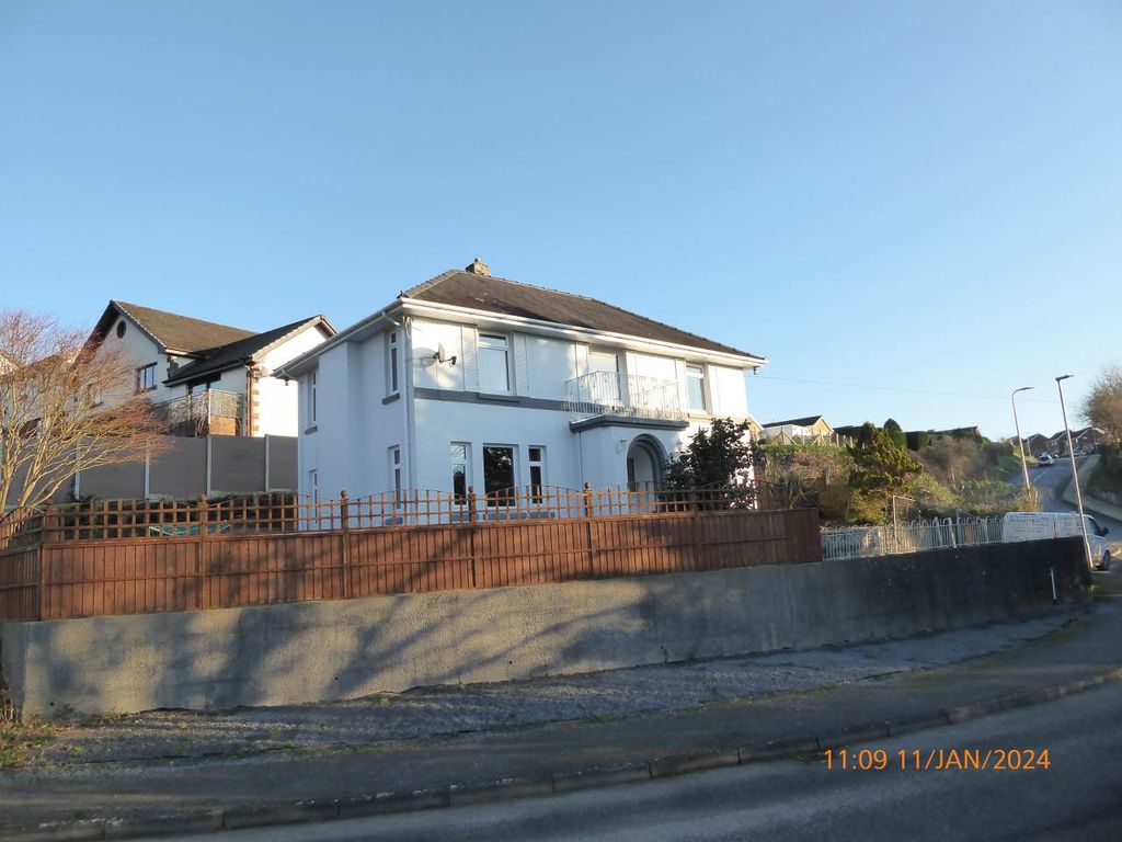 4 bed detached house to rent in Lluest Y Bryn, Carmarthen SA31, £1,000 pcm
