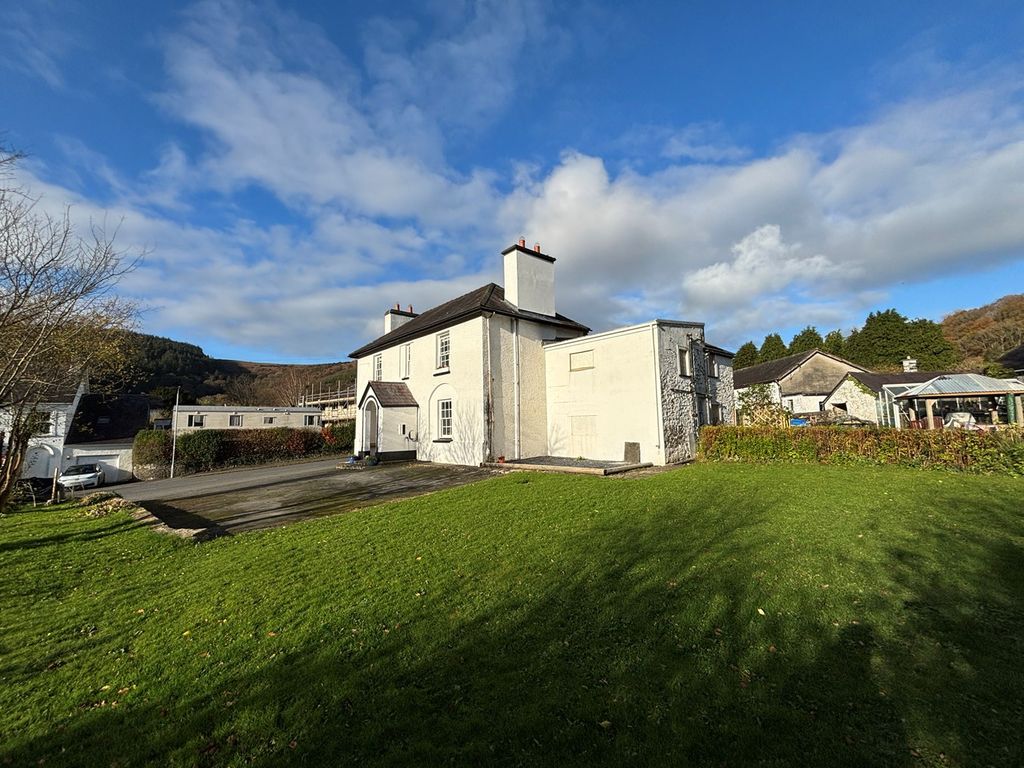 5 bed detached house for sale in Talley, Llandeilo SA19, £330,000