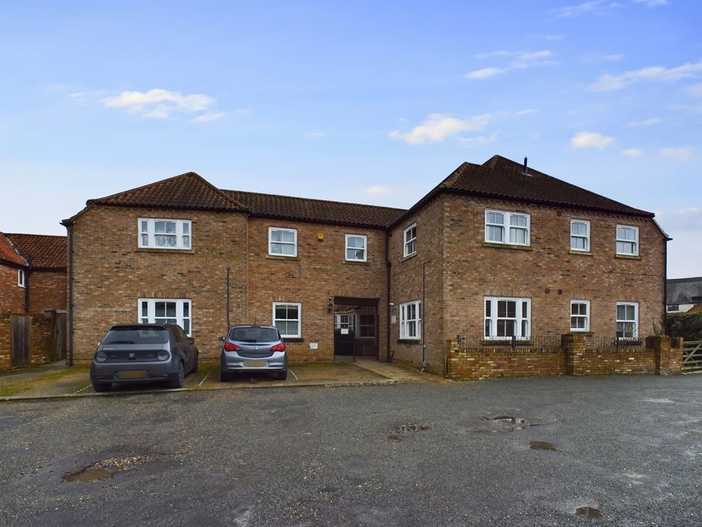 2 bed flat for sale in Paradise Road, Downham Market PE38, £135,000