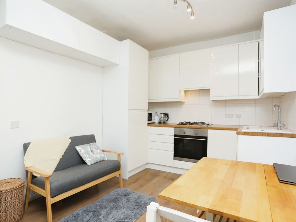 2 bed flat for sale in Hicks Street, Deptford SE8, £450,000