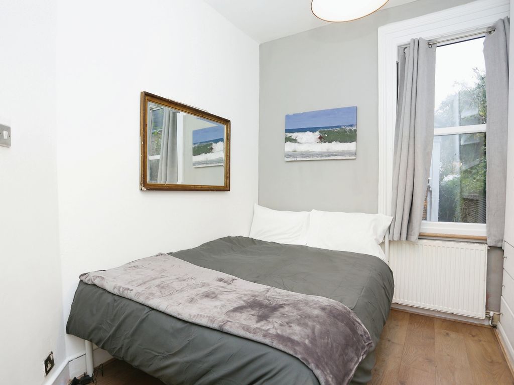 2 bed flat for sale in Hicks Street, Deptford SE8, £450,000