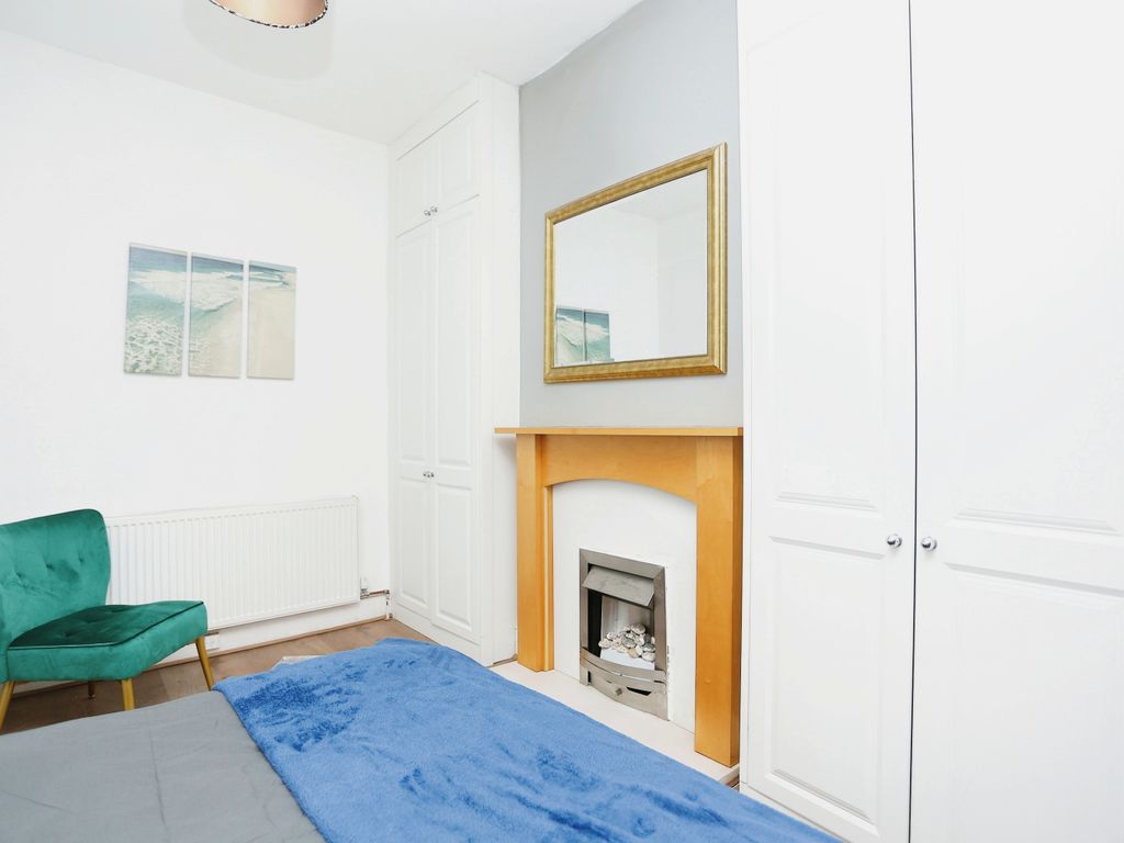 2 bed flat for sale in Hicks Street, Deptford SE8, £450,000