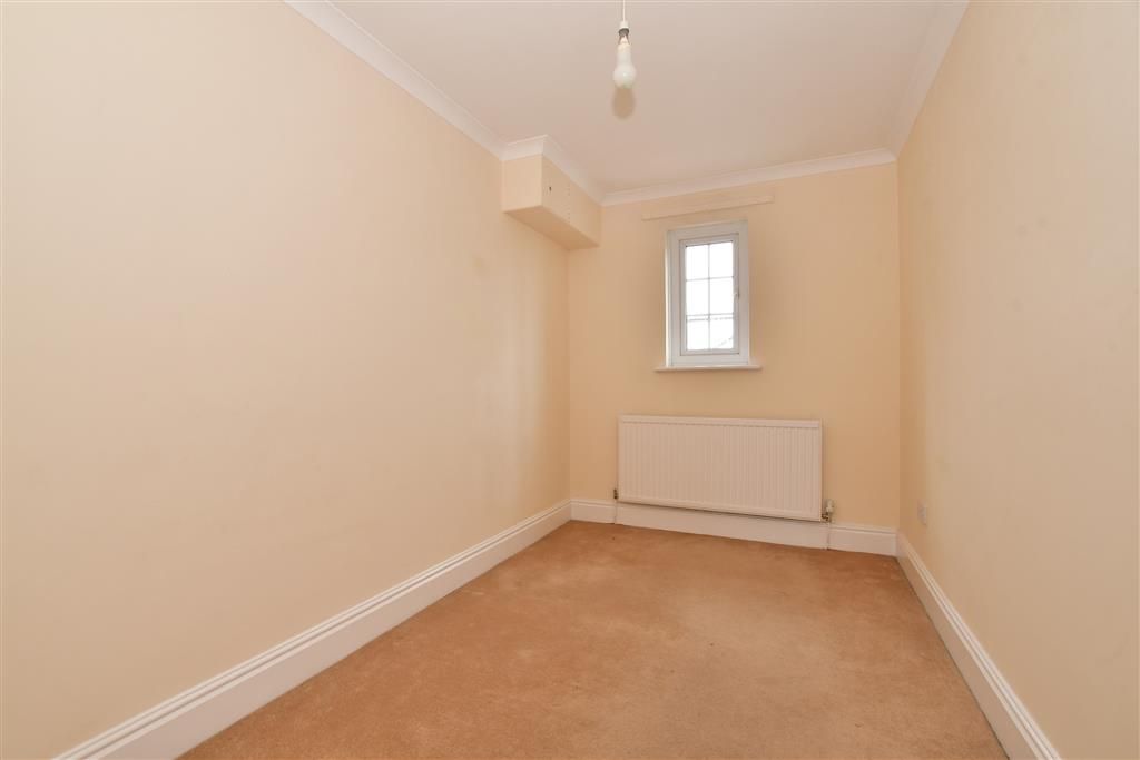 3 bed flat for sale in Little London, Newport, Isle Of Wight PO30, £200,000