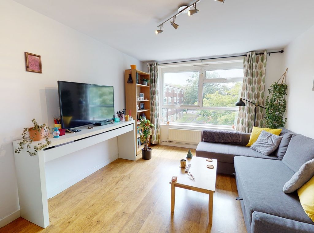1 bed flat to rent in Dacre Park, Blackheath Borders, London SE13, £1,350 pcm