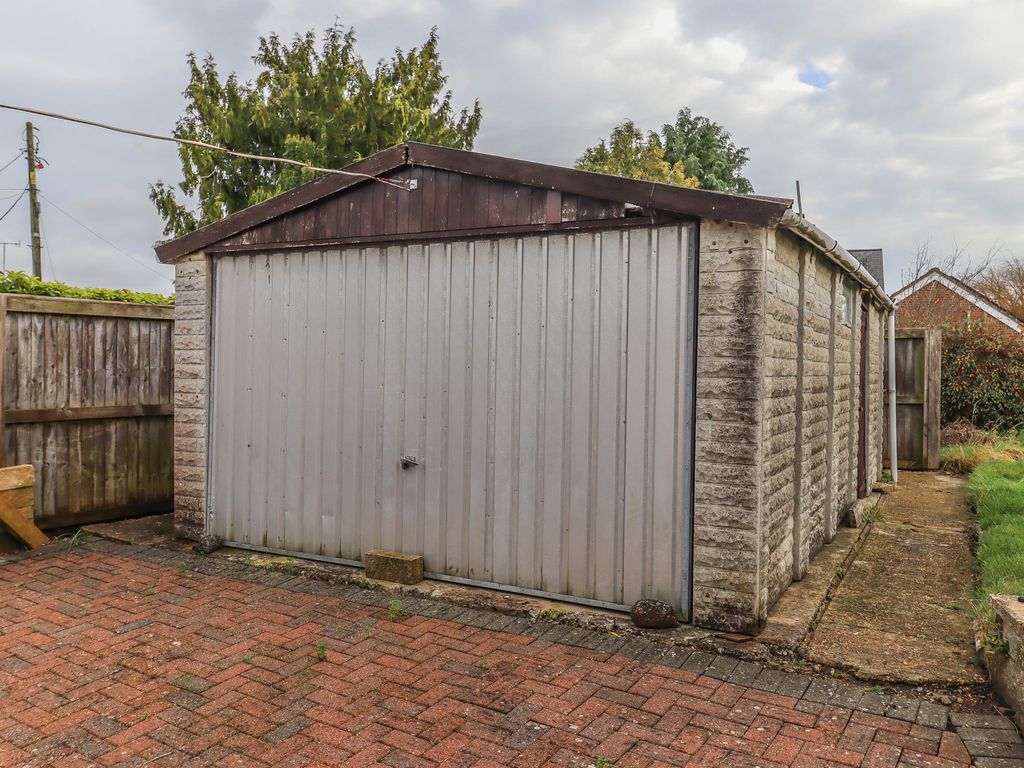 2 bed cottage for sale in Netheravon, Salisbury, Wiltshire SP4, £240,000