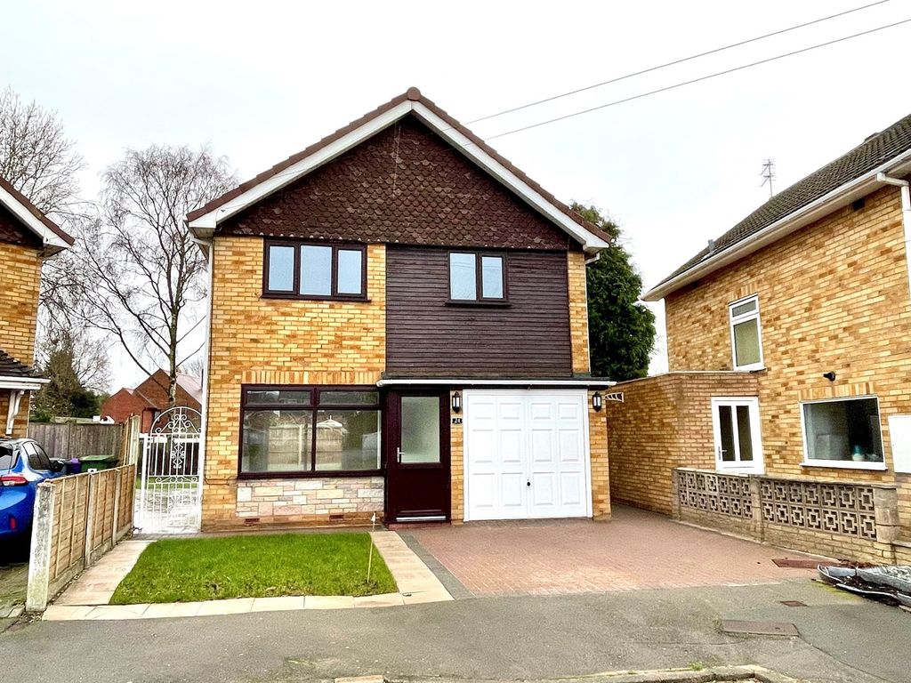 3 bed detached house for sale in Robin Grove, Wednesfield, Wolverhampton WV11, £290,000