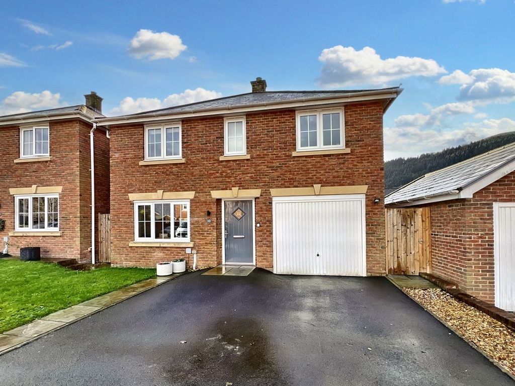 4 bed detached house for sale in Punchbowl View, Llanfoist, Abergavenny NP7, £400,000