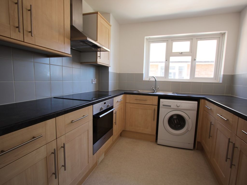 2 bed flat for sale in Church Road, Ashford TW15, £254,950