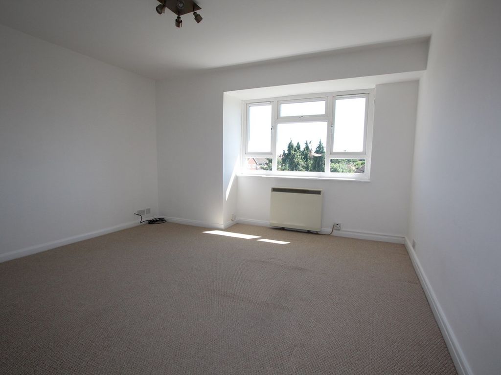 2 bed flat for sale in Church Road, Ashford TW15, £254,950