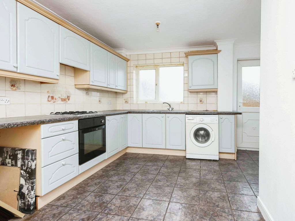 3 bed terraced house for sale in The Roundabout, Birmingham, West Midlands B31, £170,000