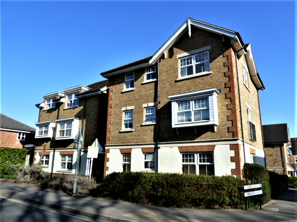 2 bed flat to rent in Fernbank Road, Ascot SL5, £1,400 pcm